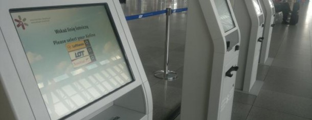 Automatyczne czytniki dla pasażerów LOTu